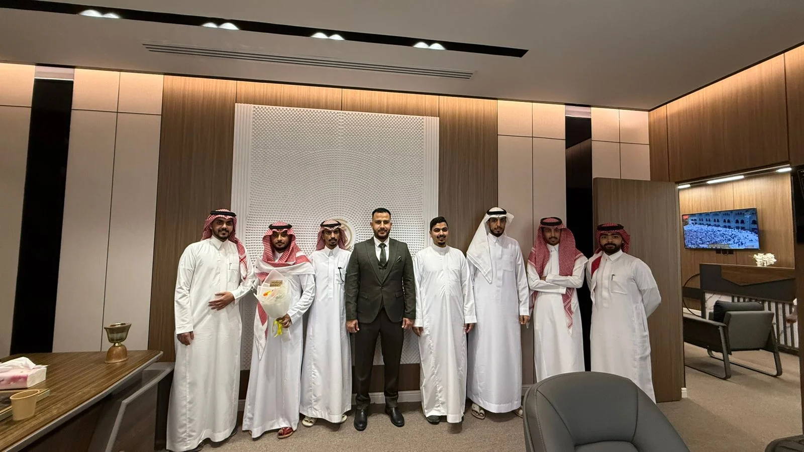 قاعة الاجتماعات في مقر شركة رواق الحكمة بمكة المكرمة