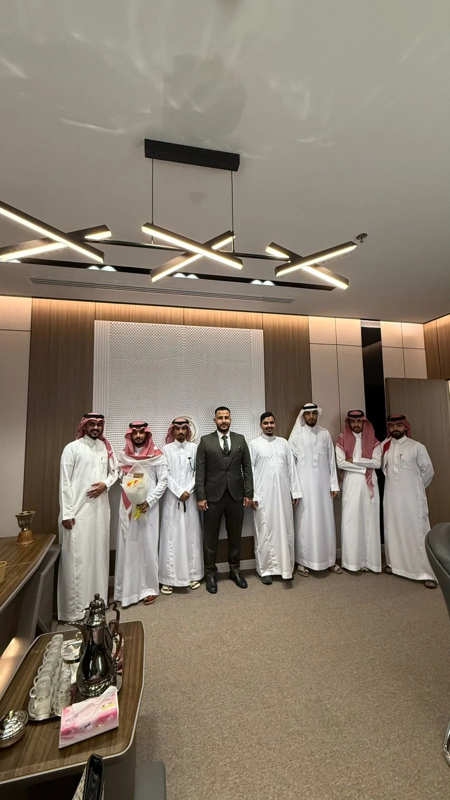 قاعة الاجتماعات في مقر شركة رواق الحكمة